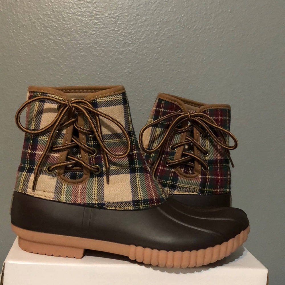 Duck boots